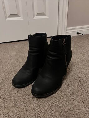 Reneeze Black Ankle Booties